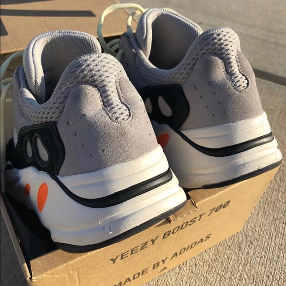 adidas wave runner 700 price